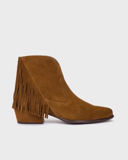Botines FEI 05 confeccionados en piel serraje marrón.